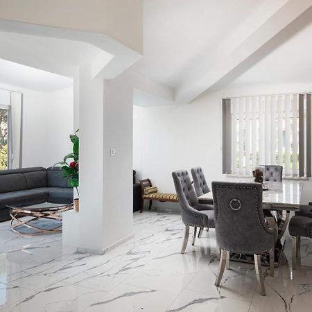 Pjescana Uvala Sea View Apartment Екстериор снимка