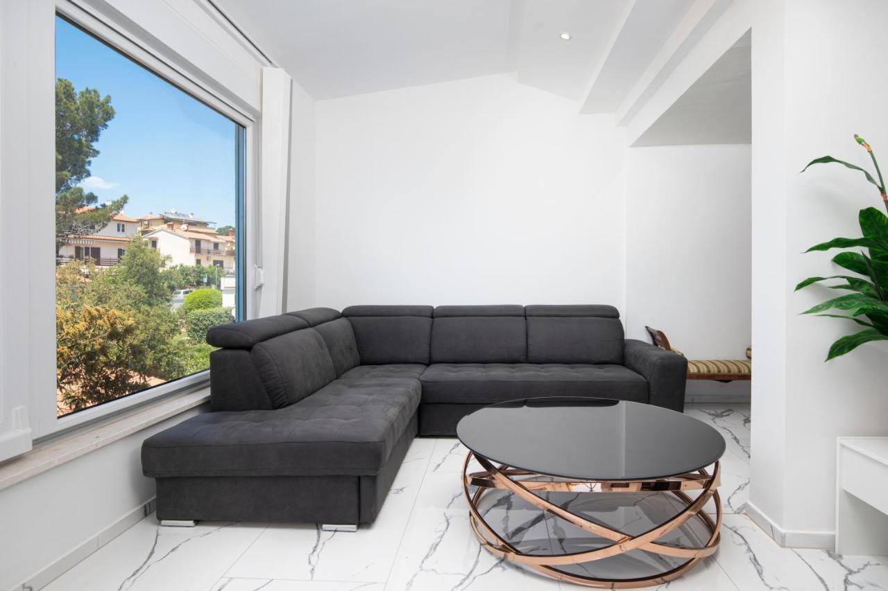 Pjescana Uvala Sea View Apartment Екстериор снимка